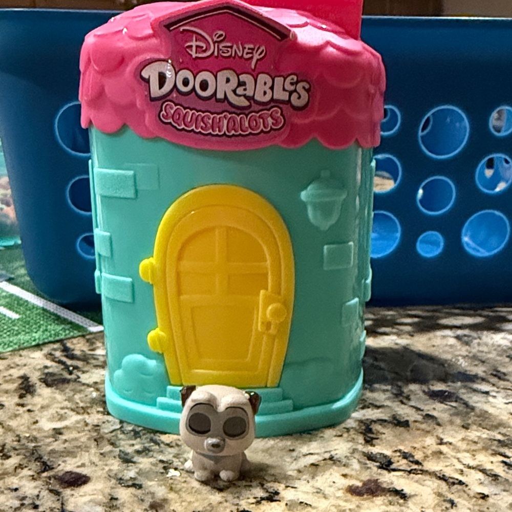 Disney Doorables Squishalot
